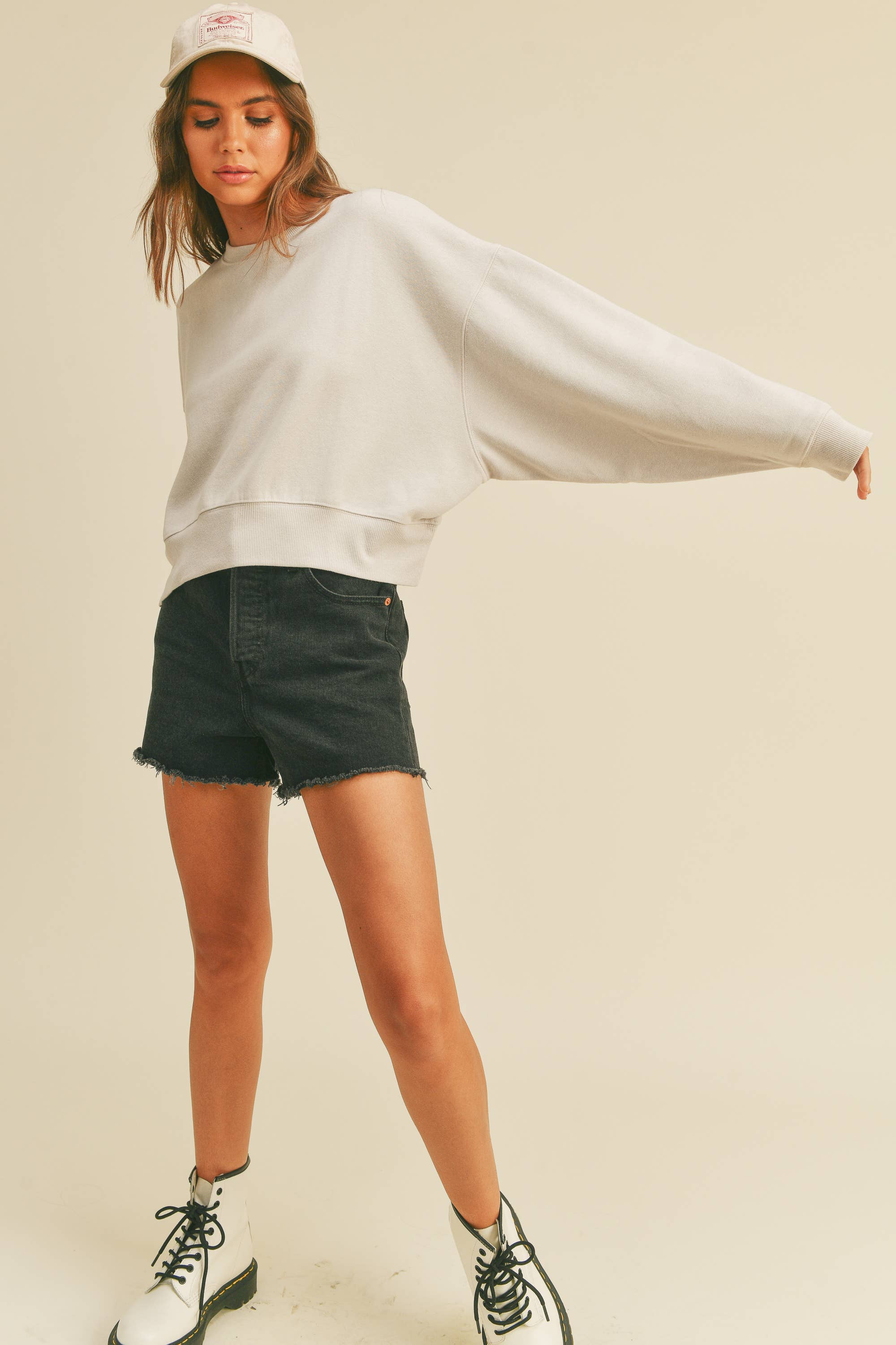 Off Duty Essential- The Cropped Long Sleeve Sweatshirt- Heather Beige