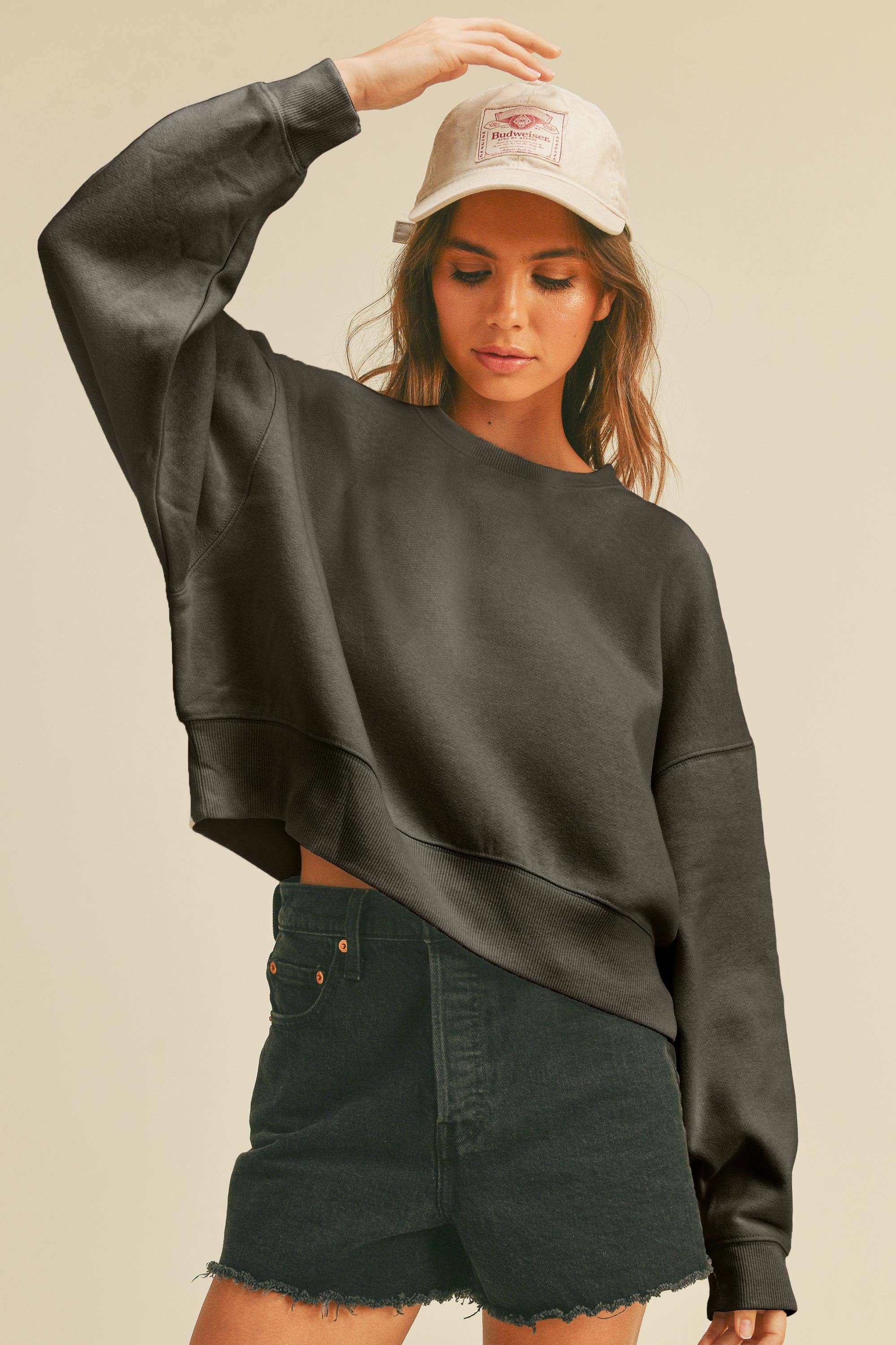 Off Duty Essential- The Cropped Long Sleeve Sweatshirt- Heather Charcoal